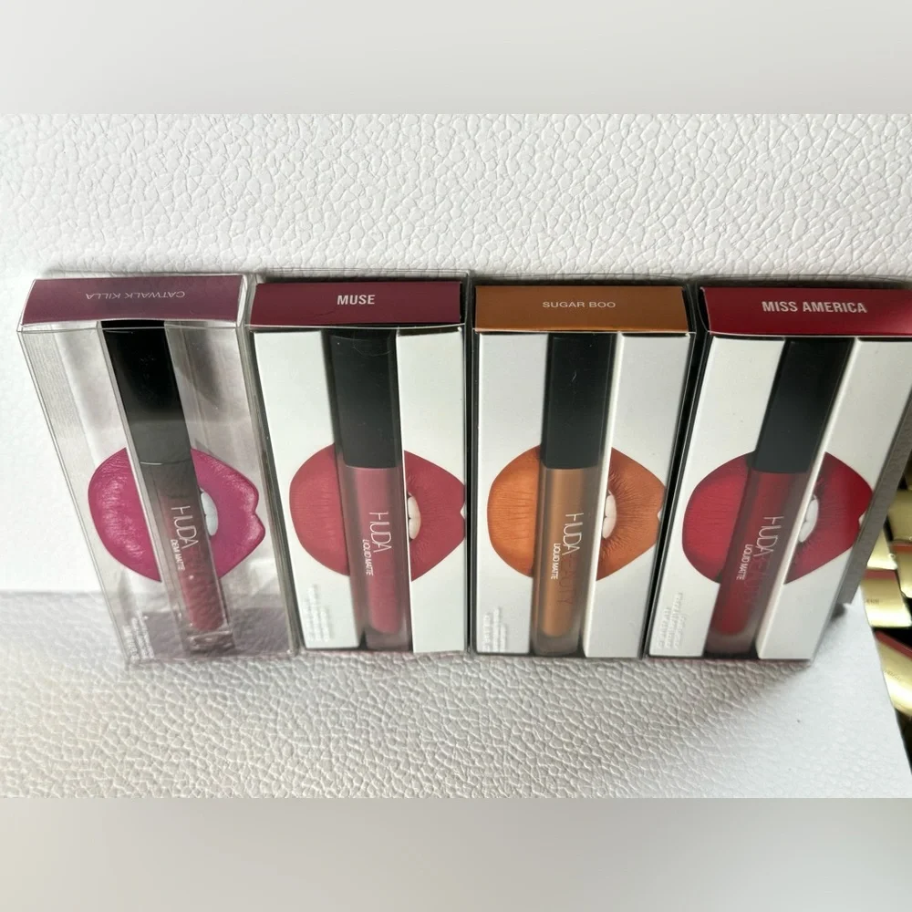 🆕 HUDA BEAUTY Liquid Matte Transfer-proof Lipstick in Catwalk Killa NIB